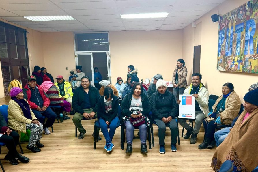 DPP Parinacota y Fosis presentaron parrilla programática a vecinos de Chulljuta y Putre