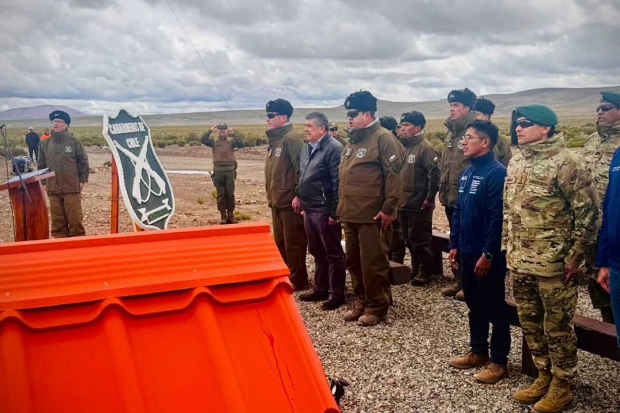 Delegado Presidencial Provincial de Parinacota rinde homenaje a los mártires de Carabineros de Chile en Retén de Tacora a 10 años de su fallecimiento.